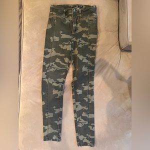 Camo skinny jeans